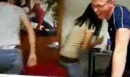 两女 一杯 视频,视频记录温馨瞬间